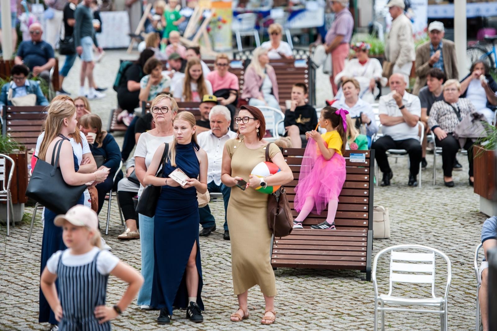 Zdjęcie w galerii na portalu naszraciborz.pl: Młode talenty na scenie Zamku Piastowskiego. Występy wychowanków Powiatowego Domu Kultury wiadomości z regionu