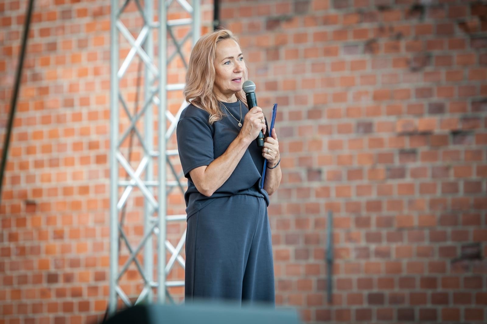 Zdjęcie w galerii na portalu naszraciborz.pl: Młode talenty na scenie Zamku Piastowskiego. Występy wychowanków Powiatowego Domu Kultury wiadomości z regionu