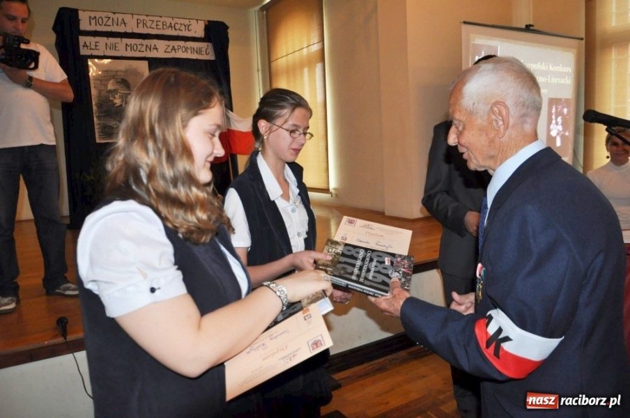 Zdjęcie w galerii na portalu naszraciborz.pl: Nagrodzeni za wspomnienia przodków wiadomości z regionu