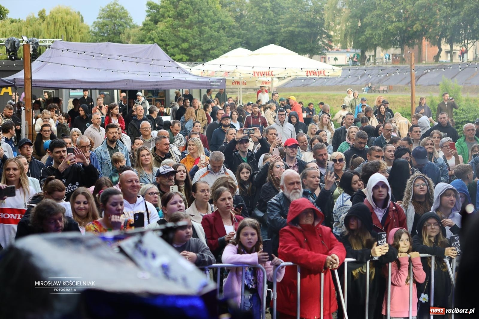 Zdjęcie w galerii na portalu naszraciborz.pl: Kaeyra wystąpiła na Dniach Raciborza 2026. Artystka o raciborskich korzeniach zachwyciła publiczność wiadomości z regionu