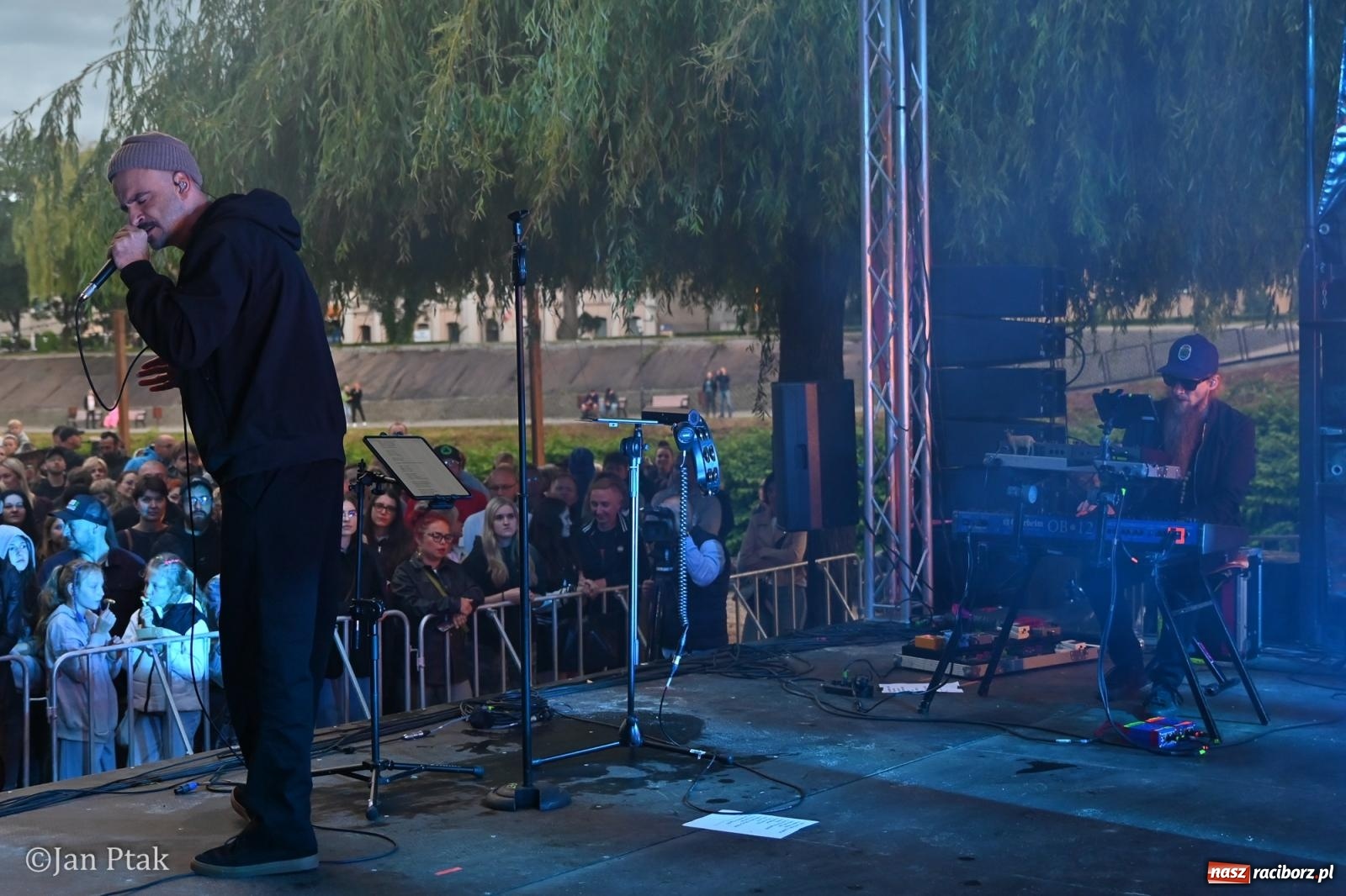Zdjęcie w galerii na portalu naszraciborz.pl: Fisz Emade Tworzywo zakończyli Dni Raciborza 2026 wiadomości z regionu