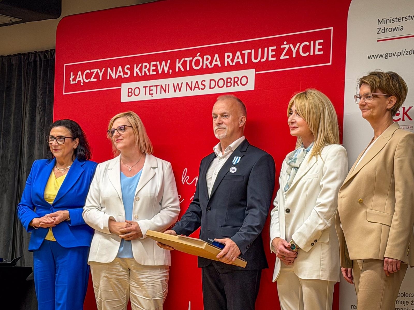 Zdjęcie w galerii na portalu naszraciborz.pl: Zasłużeni krwiodawcy uhonorowani na Zamku Piastowskim w Raciborzu wiadomości z regionu