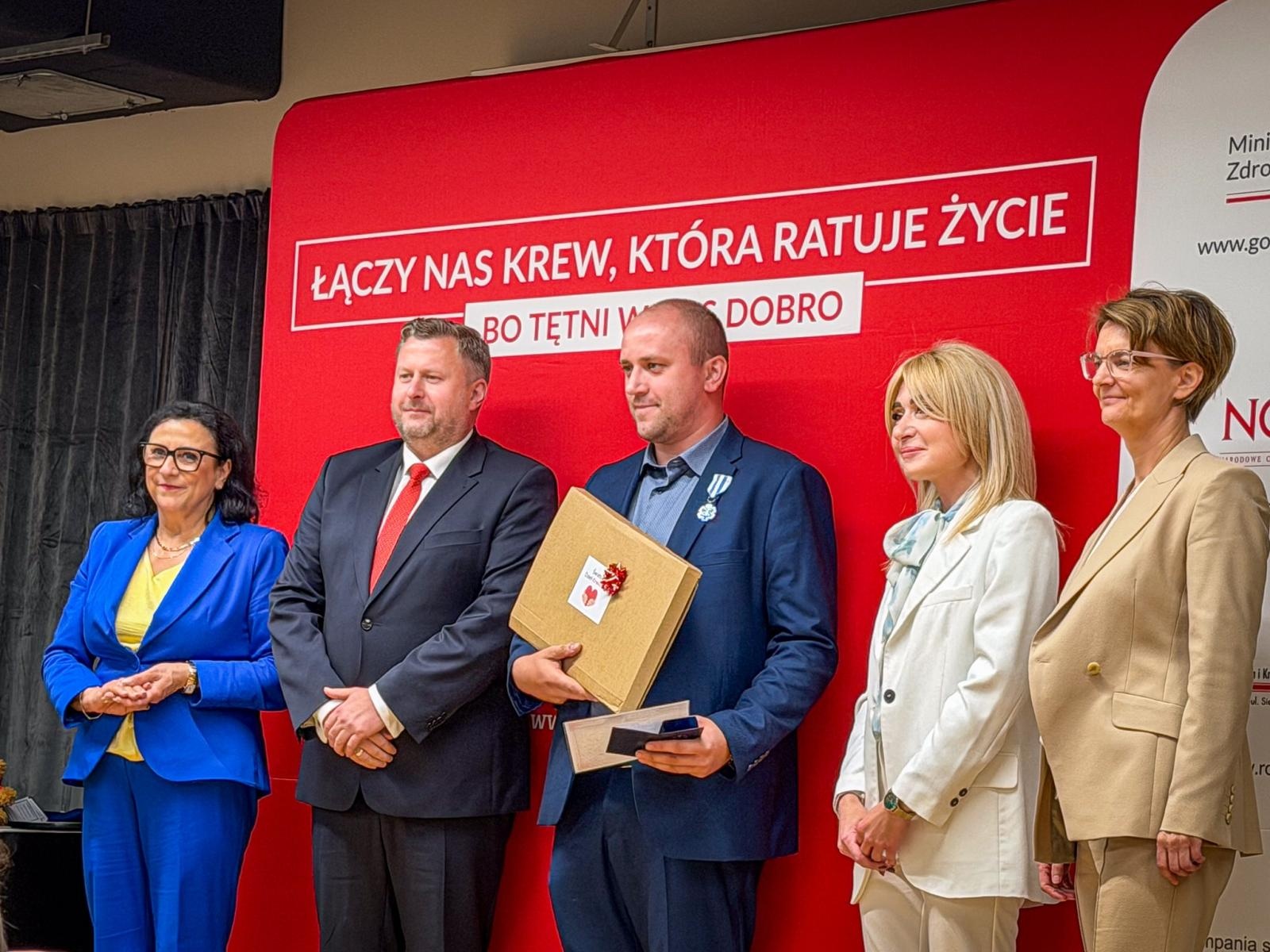 Zdjęcie w galerii na portalu naszraciborz.pl: Zasłużeni krwiodawcy uhonorowani na Zamku Piastowskim w Raciborzu wiadomości z regionu