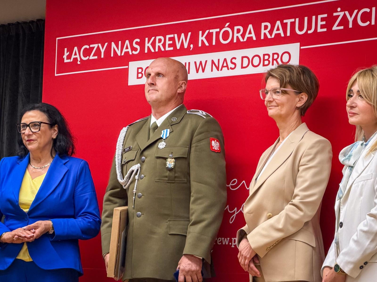 Zdjęcie w galerii na portalu naszraciborz.pl: Zasłużeni krwiodawcy uhonorowani na Zamku Piastowskim w Raciborzu wiadomości z regionu