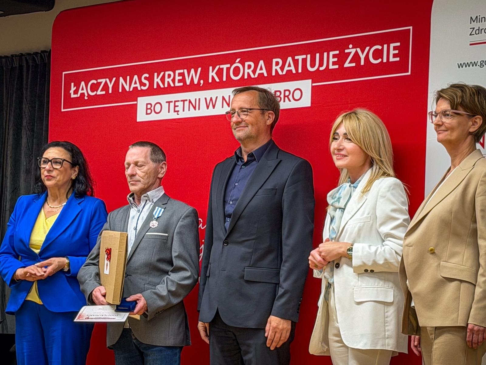 Zdjęcie w galerii na portalu naszraciborz.pl: Zasłużeni krwiodawcy uhonorowani na Zamku Piastowskim w Raciborzu wiadomości z regionu