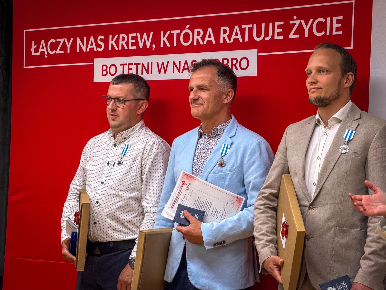Zdjęcie w galerii na portalu naszraciborz.pl: Zasłużeni krwiodawcy uhonorowani na Zamku Piastowskim w Raciborzu wiadomości z regionu