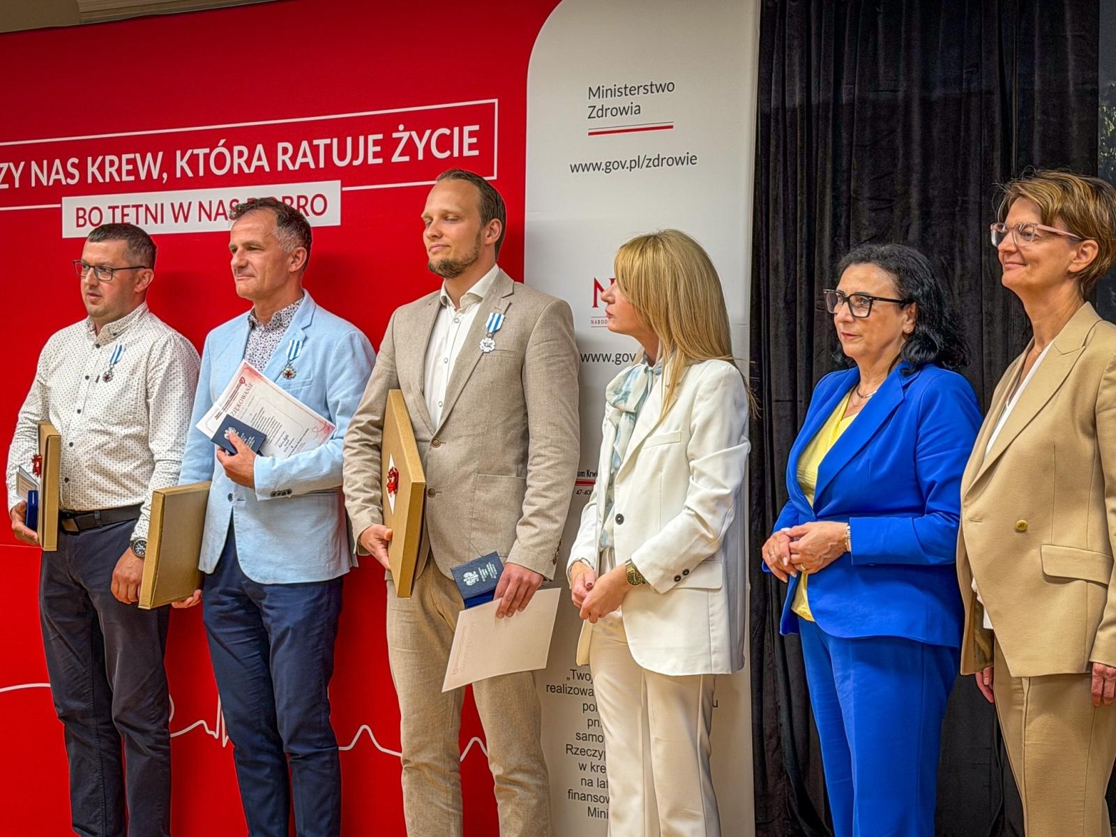 Zdjęcie w galerii na portalu naszraciborz.pl: Zasłużeni krwiodawcy uhonorowani na Zamku Piastowskim w Raciborzu wiadomości z regionu