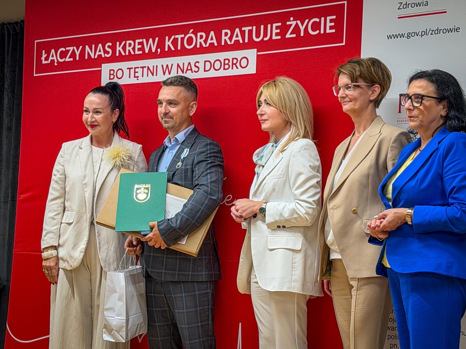 Zdjęcie w galerii na portalu naszraciborz.pl: Zasłużeni krwiodawcy uhonorowani na Zamku Piastowskim w Raciborzu wiadomości z regionu