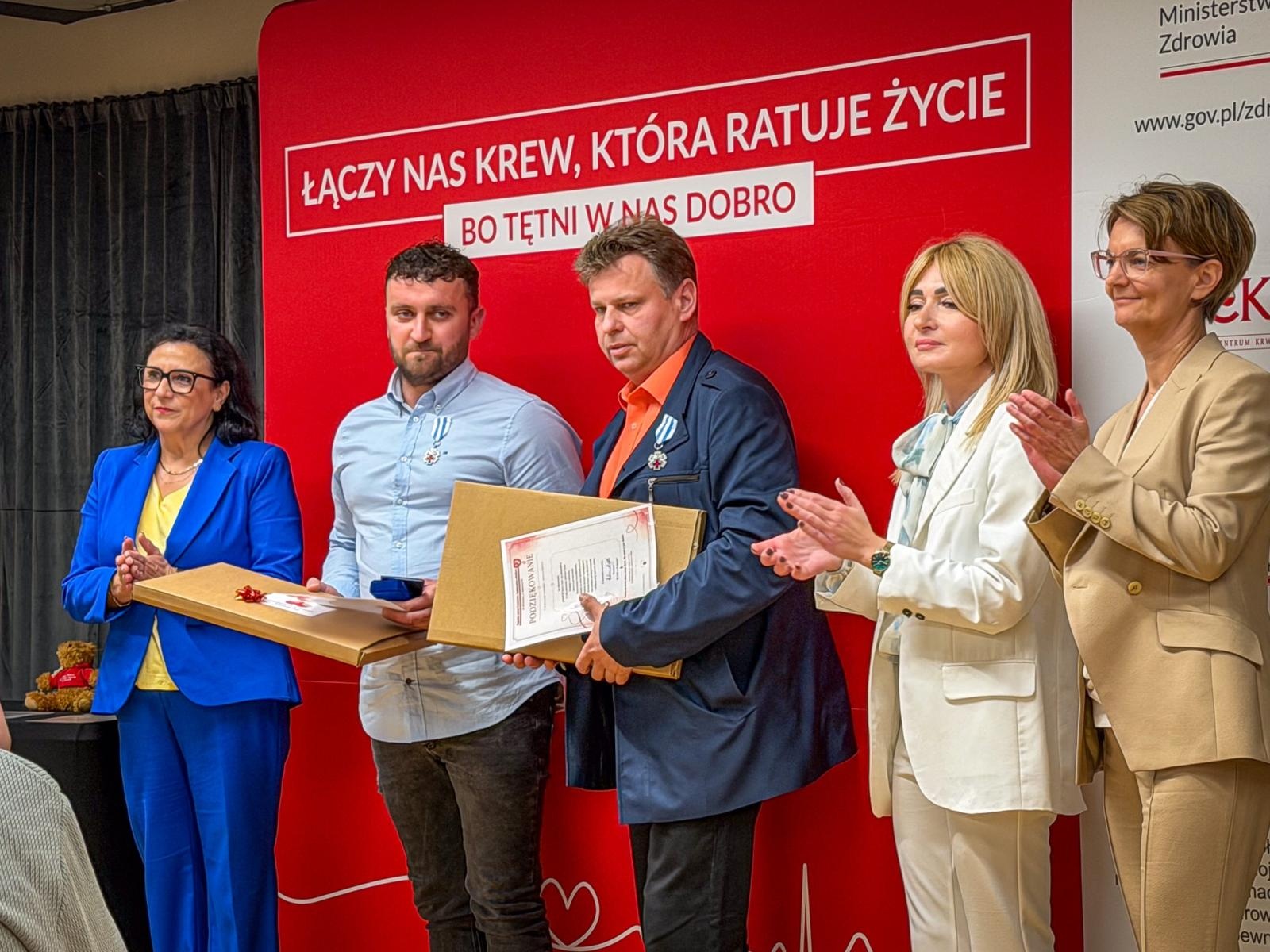 Zdjęcie w galerii na portalu naszraciborz.pl: Zasłużeni krwiodawcy uhonorowani na Zamku Piastowskim w Raciborzu wiadomości z regionu