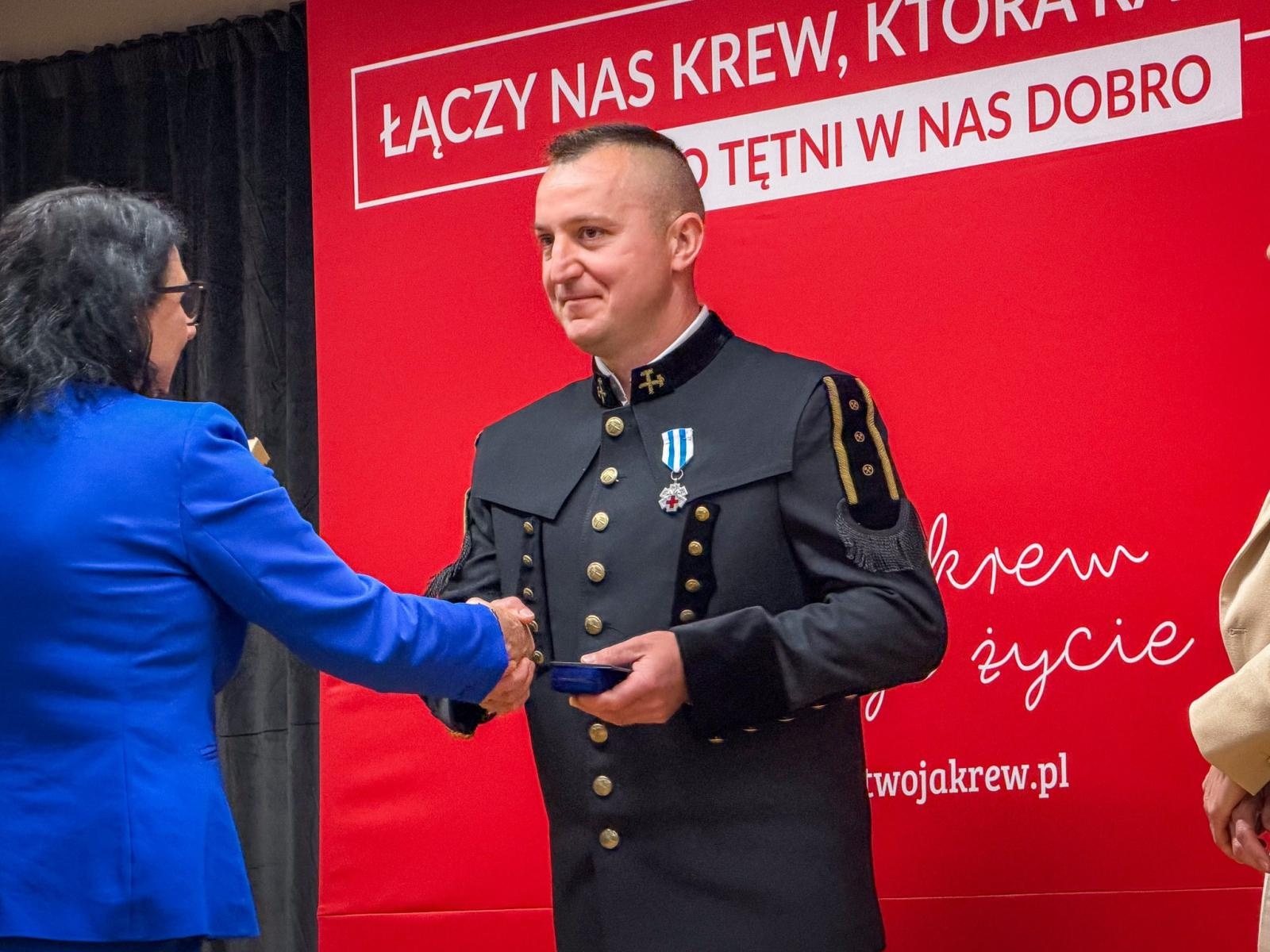Zdjęcie w galerii na portalu naszraciborz.pl: Zasłużeni krwiodawcy uhonorowani na Zamku Piastowskim w Raciborzu wiadomości z regionu