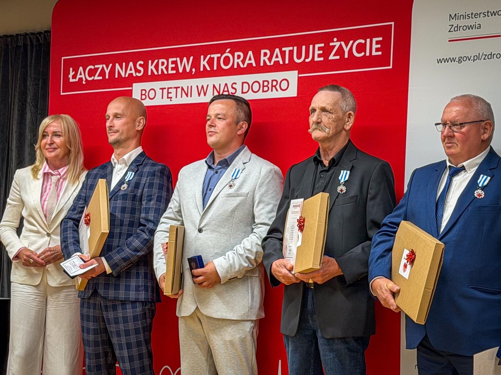 Zdjęcie w galerii na portalu naszraciborz.pl: Zasłużeni krwiodawcy uhonorowani na Zamku Piastowskim w Raciborzu wiadomości z regionu