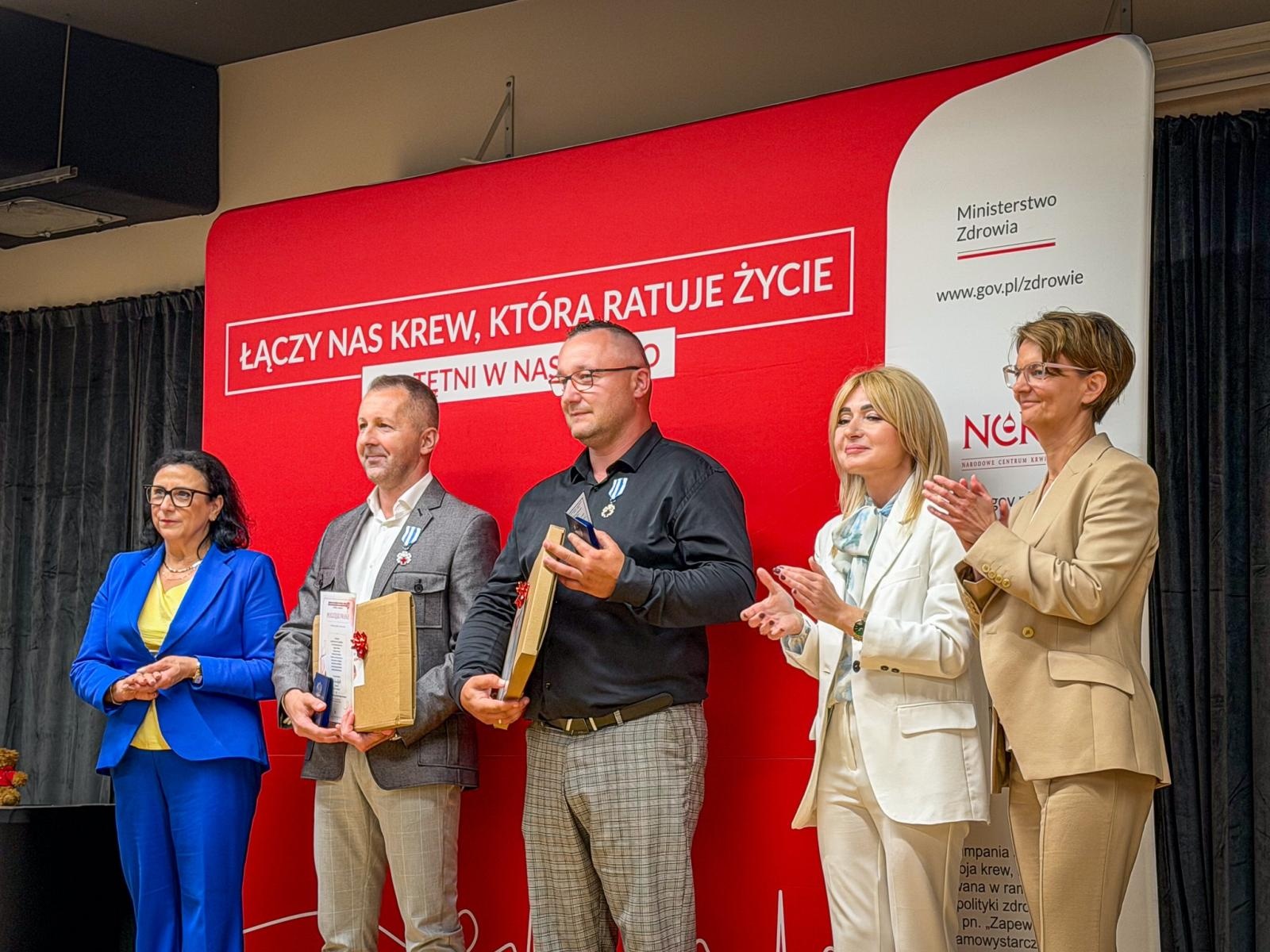 Zdjęcie w galerii na portalu naszraciborz.pl: Zasłużeni krwiodawcy uhonorowani na Zamku Piastowskim w Raciborzu wiadomości z regionu