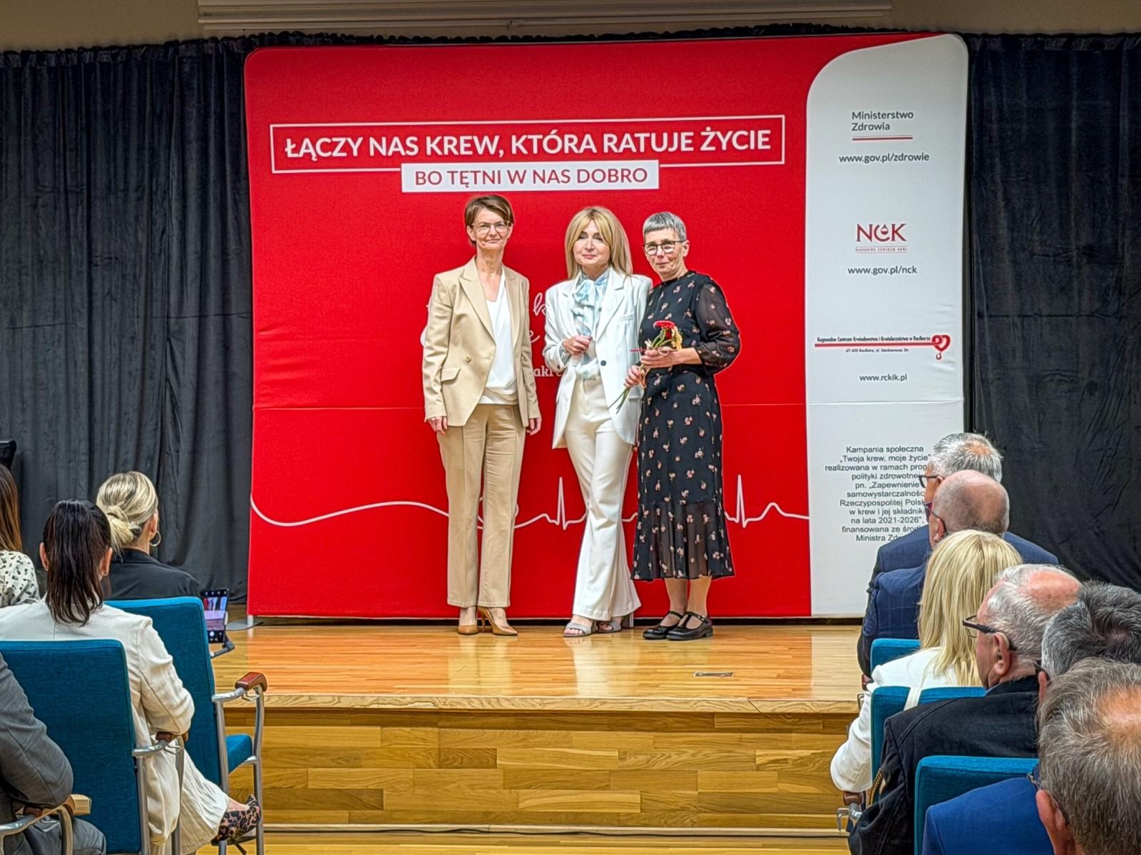 Zdjęcie w galerii na portalu naszraciborz.pl: Zasłużeni krwiodawcy uhonorowani na Zamku Piastowskim w Raciborzu wiadomości z regionu
