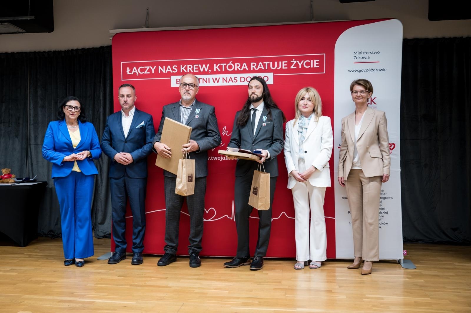 Zdjęcie w galerii na portalu naszraciborz.pl: Zasłużeni krwiodawcy uhonorowani na Zamku Piastowskim w Raciborzu wiadomości z regionu