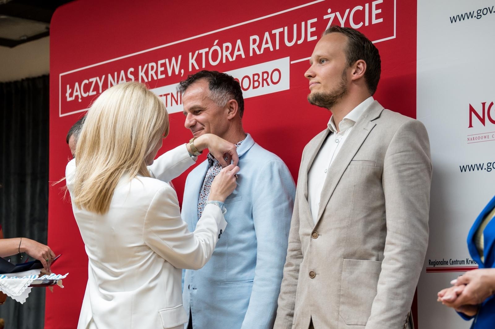 Zdjęcie w galerii na portalu naszraciborz.pl: Zasłużeni krwiodawcy uhonorowani na Zamku Piastowskim w Raciborzu wiadomości z regionu