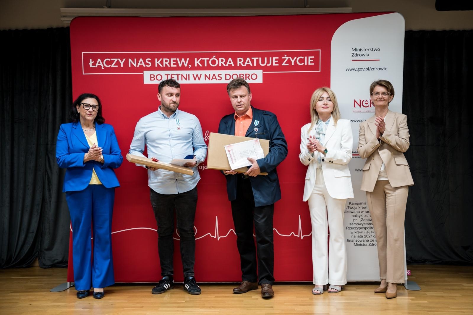 Zdjęcie w galerii na portalu naszraciborz.pl: Zasłużeni krwiodawcy uhonorowani na Zamku Piastowskim w Raciborzu wiadomości z regionu