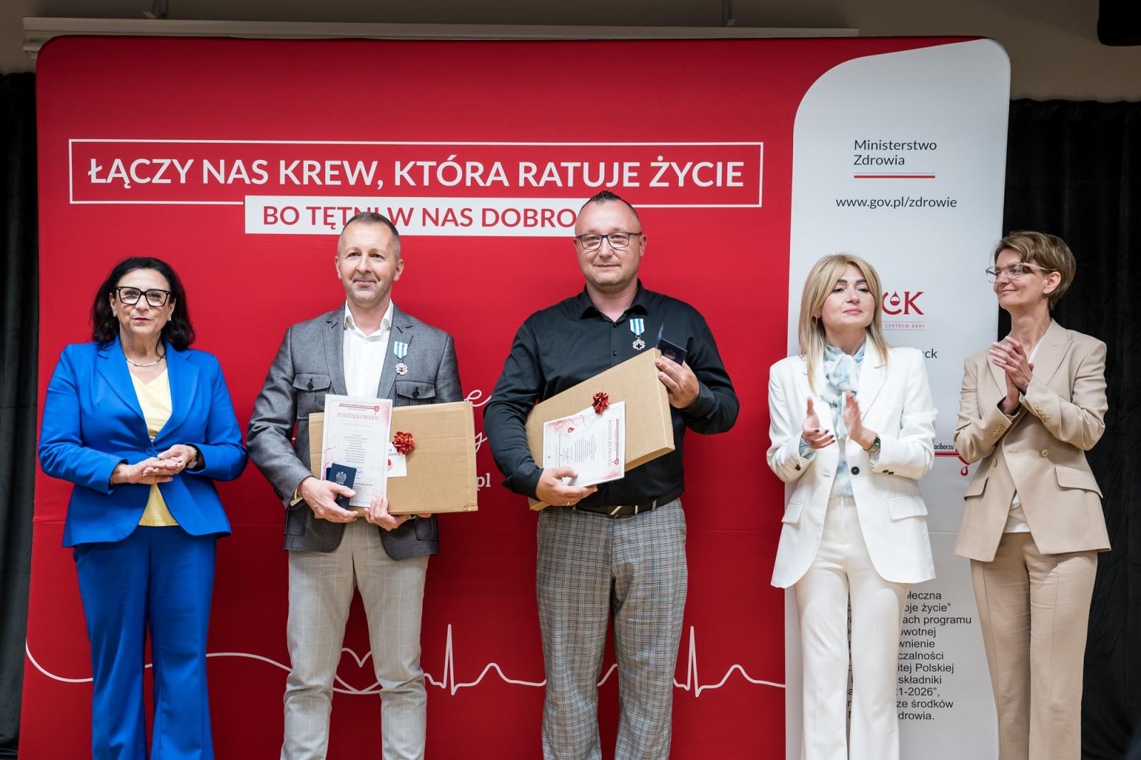 Zdjęcie w galerii na portalu naszraciborz.pl: Zasłużeni krwiodawcy uhonorowani na Zamku Piastowskim w Raciborzu wiadomości z regionu