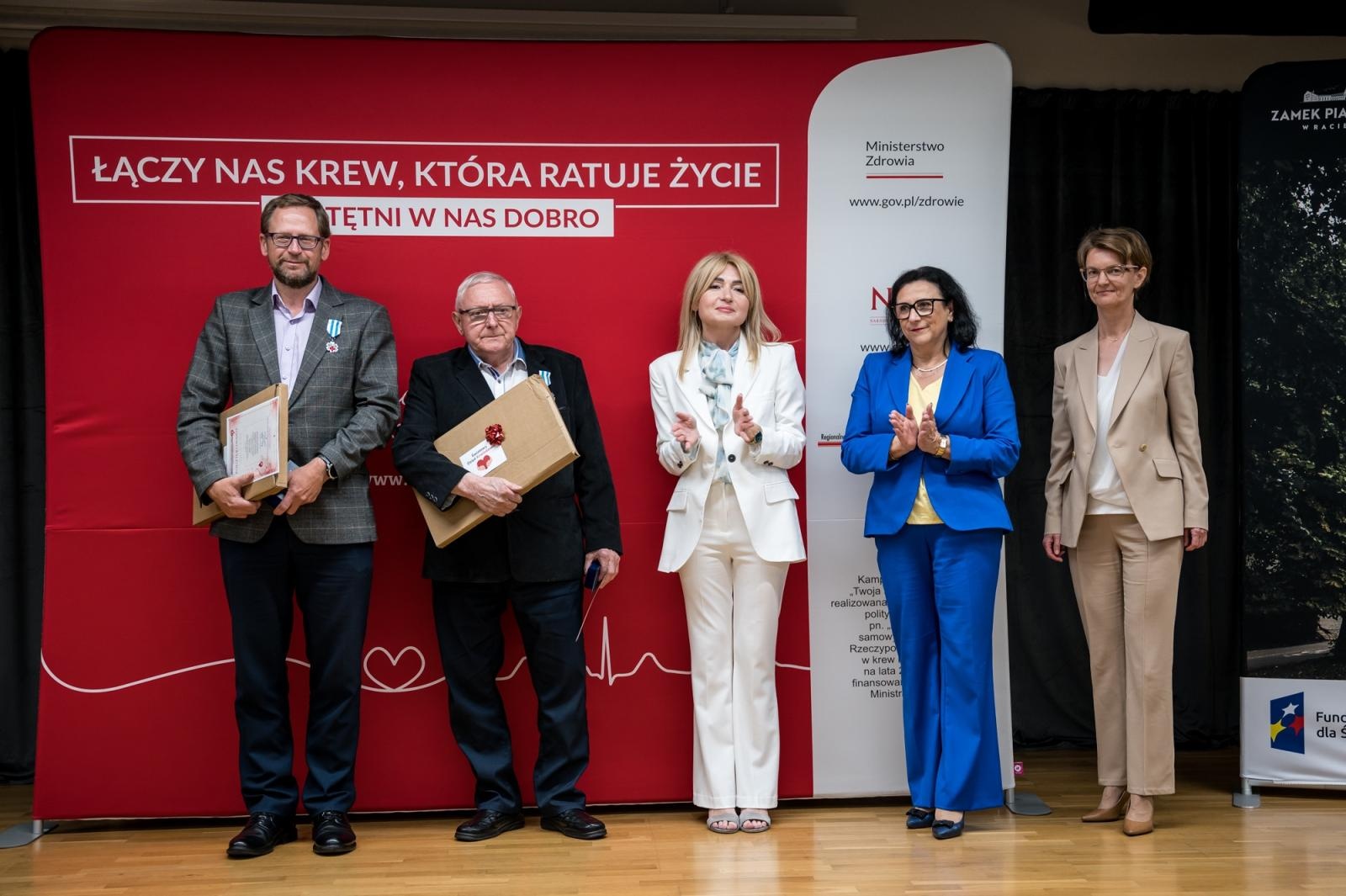 Zdjęcie w galerii na portalu naszraciborz.pl: Zasłużeni krwiodawcy uhonorowani na Zamku Piastowskim w Raciborzu wiadomości z regionu
