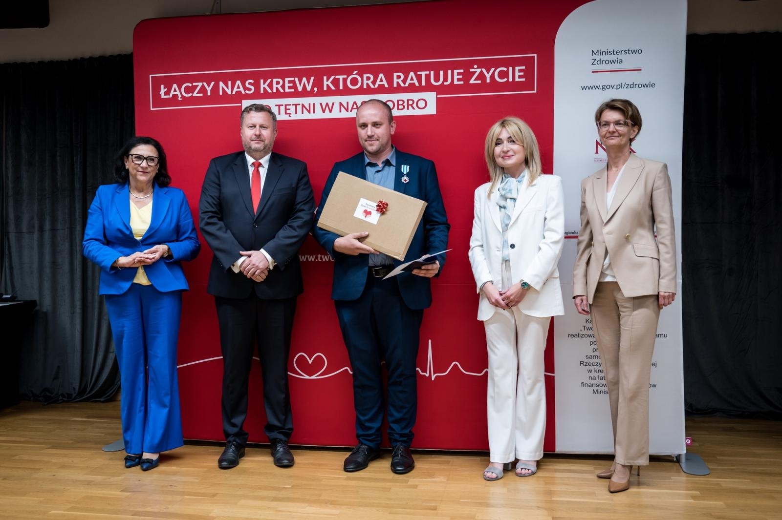 Zdjęcie w galerii na portalu naszraciborz.pl: Zasłużeni krwiodawcy uhonorowani na Zamku Piastowskim w Raciborzu wiadomości z regionu