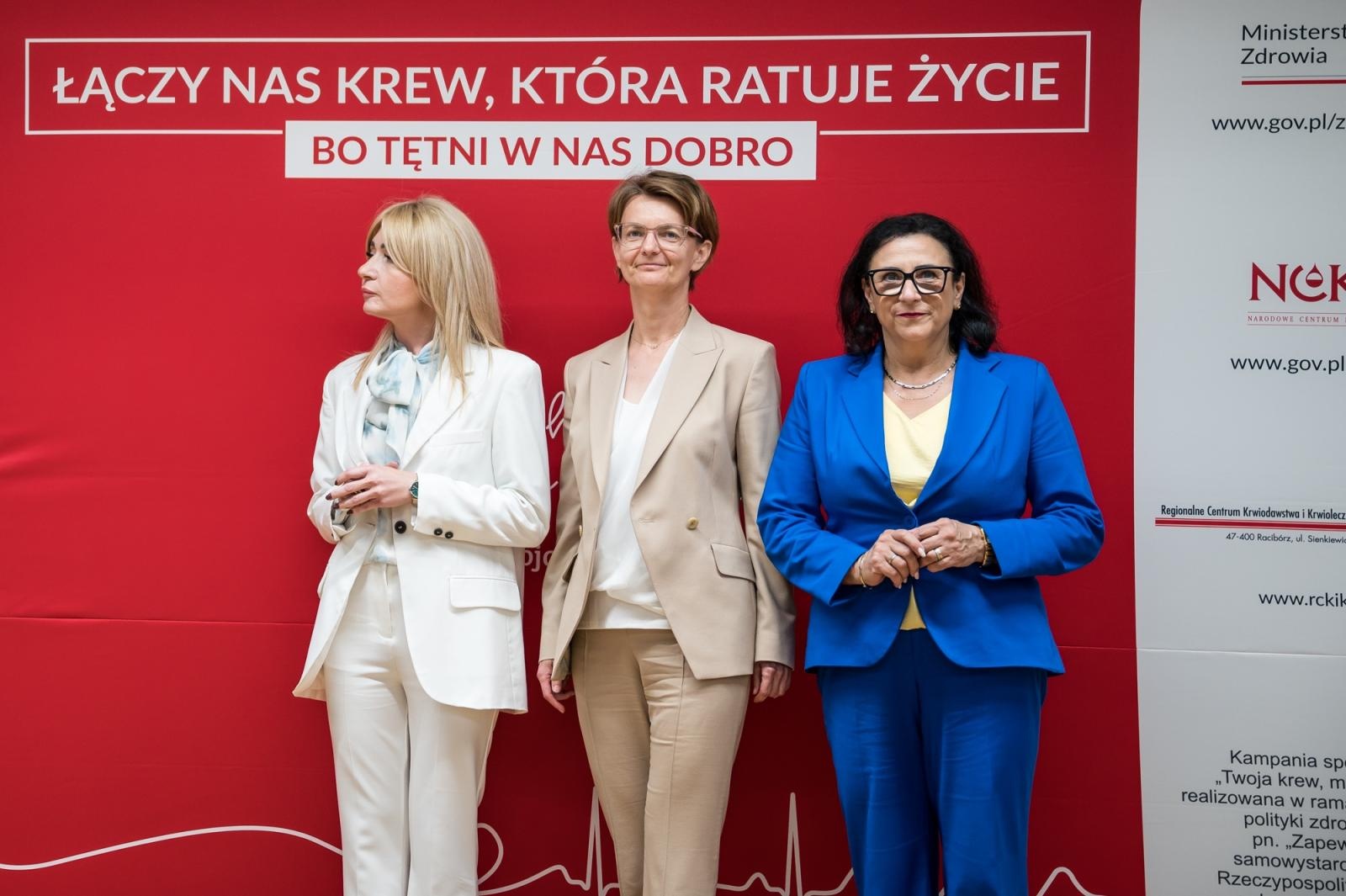 Zdjęcie w galerii na portalu naszraciborz.pl: Zasłużeni krwiodawcy uhonorowani na Zamku Piastowskim w Raciborzu wiadomości z regionu
