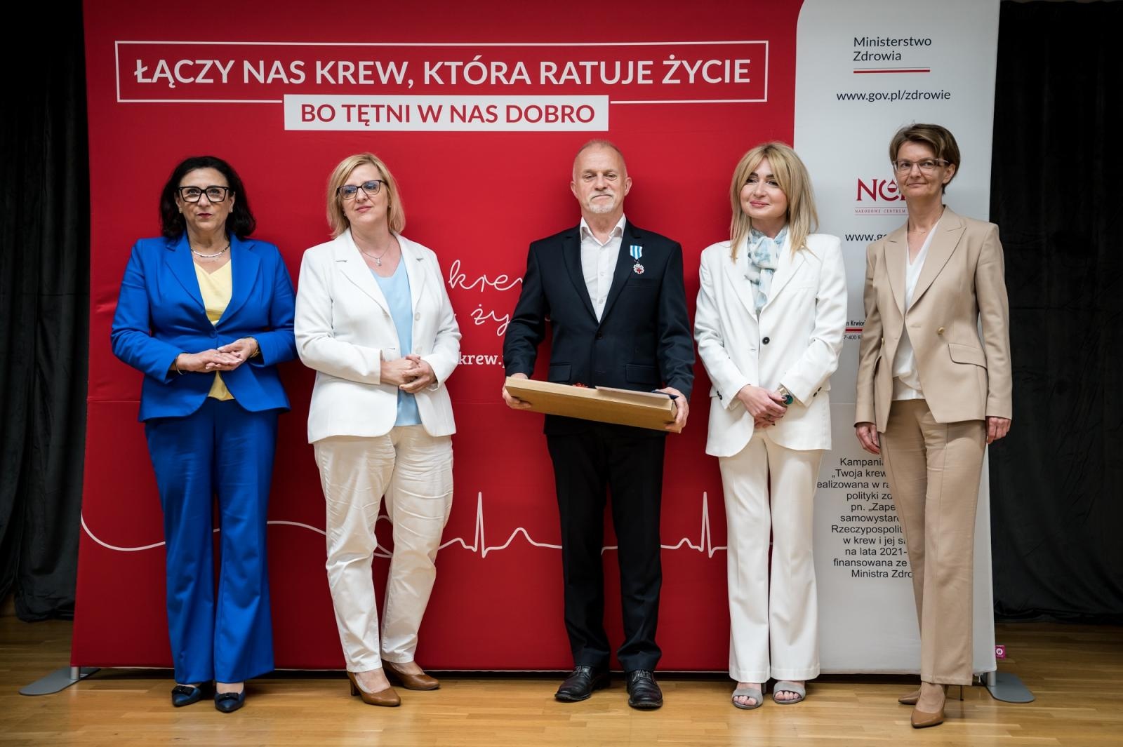 Zdjęcie w galerii na portalu naszraciborz.pl: Zasłużeni krwiodawcy uhonorowani na Zamku Piastowskim w Raciborzu wiadomości z regionu