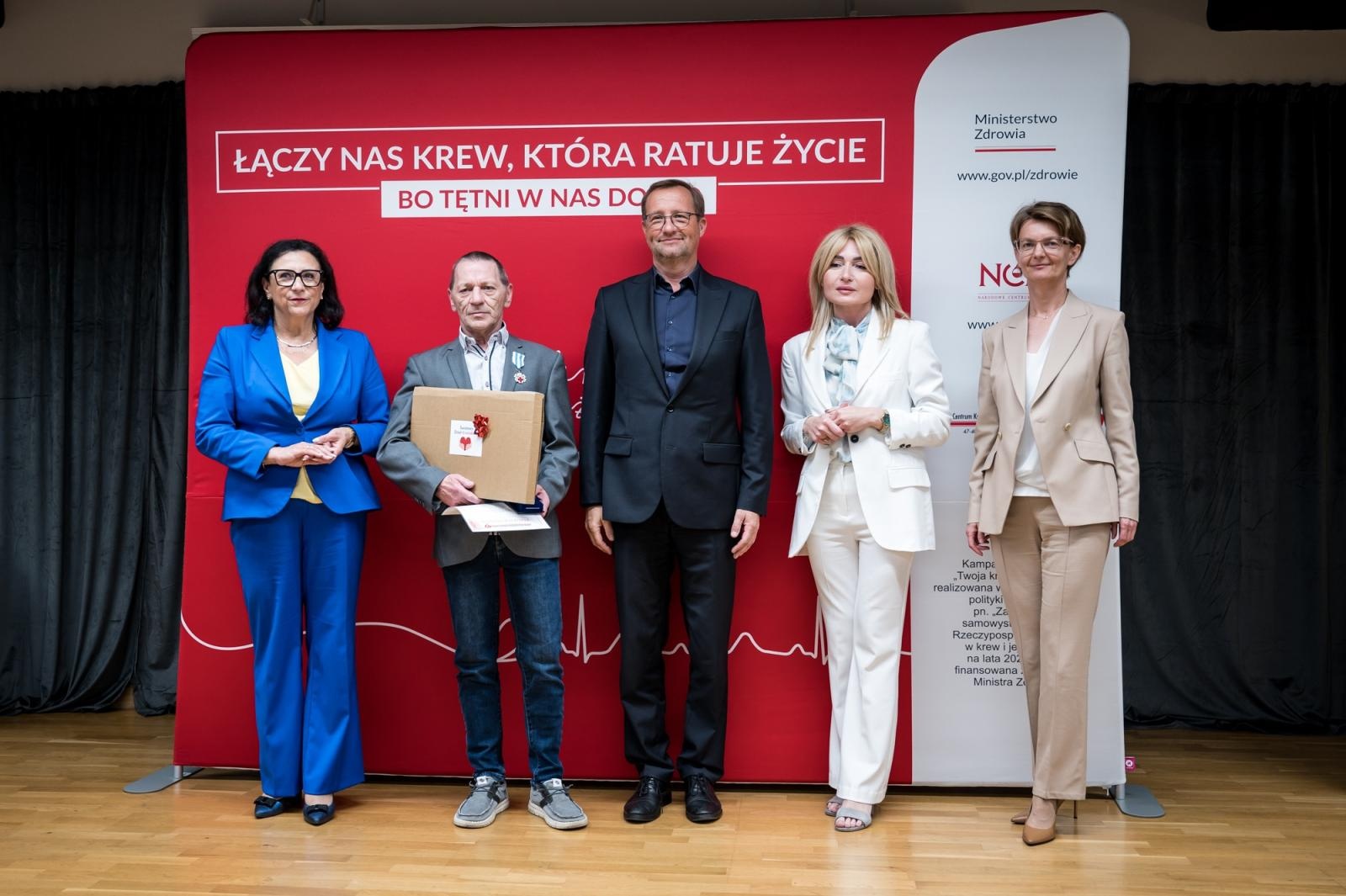 Zdjęcie w galerii na portalu naszraciborz.pl: Zasłużeni krwiodawcy uhonorowani na Zamku Piastowskim w Raciborzu wiadomości z regionu