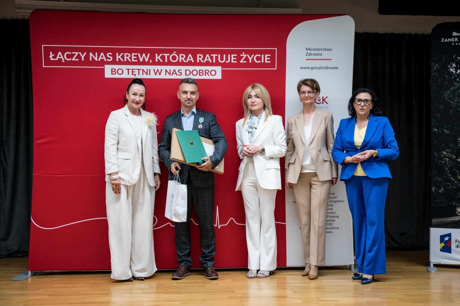 Zdjęcie w galerii na portalu naszraciborz.pl: Zasłużeni krwiodawcy uhonorowani na Zamku Piastowskim w Raciborzu wiadomości z regionu