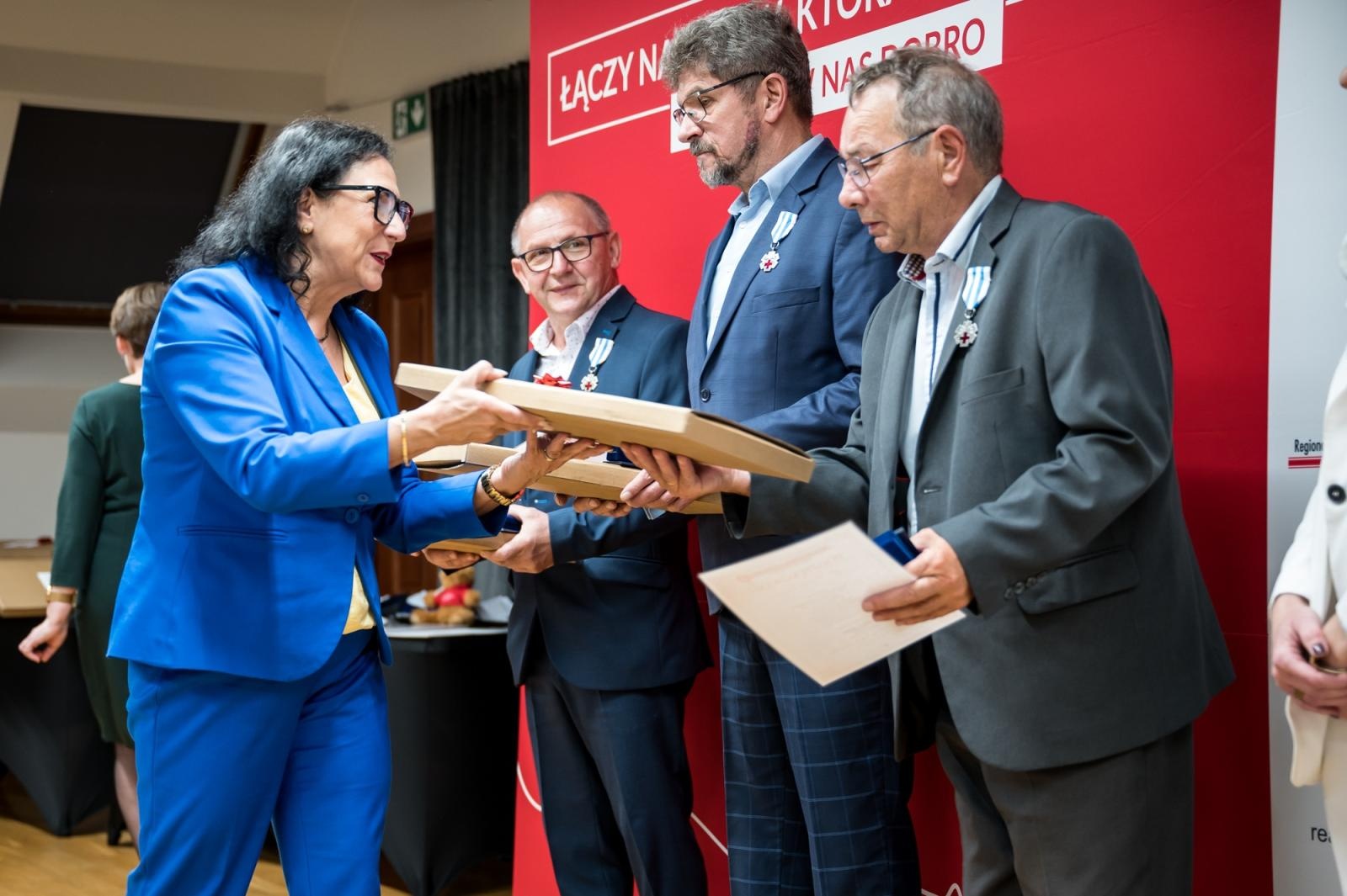 Zdjęcie w galerii na portalu naszraciborz.pl: Zasłużeni krwiodawcy uhonorowani na Zamku Piastowskim w Raciborzu wiadomości z regionu