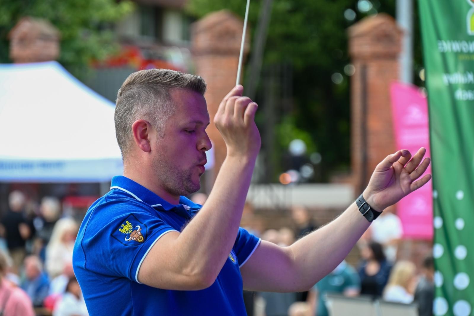 Zdjęcie w galerii na portalu naszraciborz.pl: Powitanie lata pod zamkiem. Orkiestry dęte i młode talenty wystąpiły w Tworkowie wiadomości z regionu