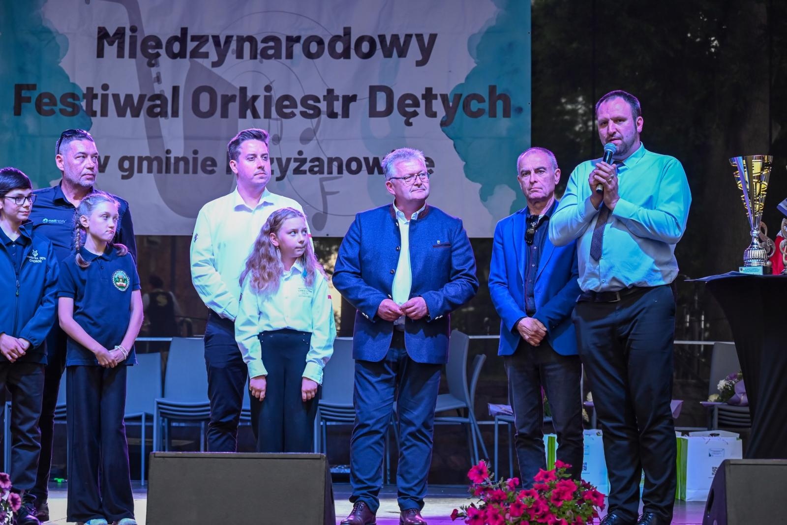 Zdjęcie w galerii na portalu naszraciborz.pl: Powitanie lata pod zamkiem. Orkiestry dęte i młode talenty wystąpiły w Tworkowie wiadomości z regionu