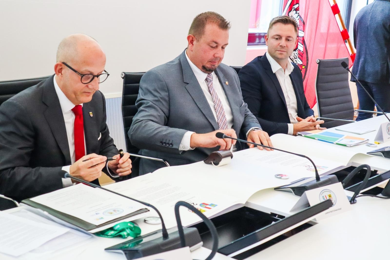 Zdjęcie w galerii na portalu naszraciborz.pl: Delegacja z Powiatu Raciborskiego w Niemczech. 25-lecie partnerstwa z Märkischer Kreis  wiadomości z regionu