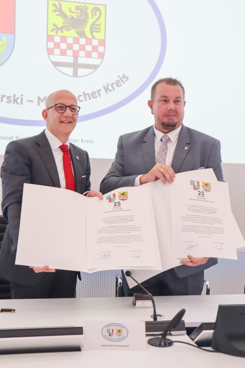Zdjęcie w galerii na portalu naszraciborz.pl: Delegacja z Powiatu Raciborskiego w Niemczech. 25-lecie partnerstwa z Märkischer Kreis  wiadomości z regionu