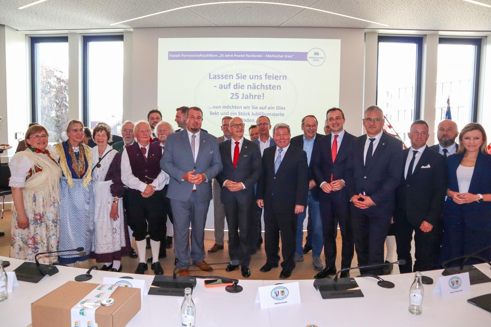 Zdjęcie w galerii na portalu naszraciborz.pl: Delegacja z Powiatu Raciborskiego w Niemczech. 25-lecie partnerstwa z Märkischer Kreis  wiadomości z regionu