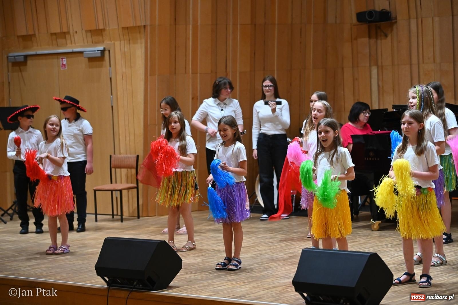 Zdjęcie w galerii na portalu naszraciborz.pl: Letnie muzyczne święto w Raciborzu: koncert letni i absolwentów wiadomości z regionu