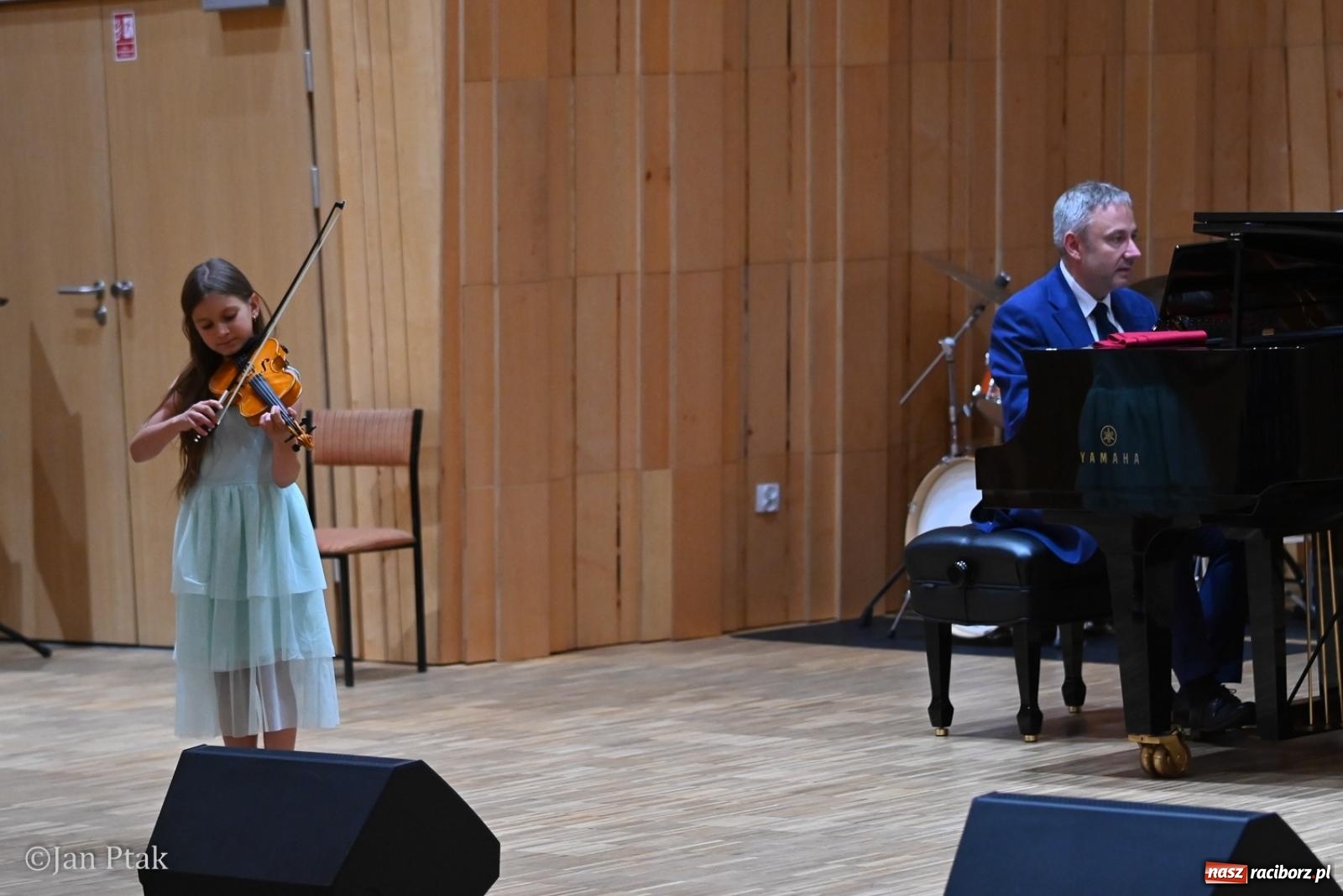Zdjęcie w galerii na portalu naszraciborz.pl: Letnie muzyczne święto w Raciborzu: koncert letni i absolwentów wiadomości z regionu