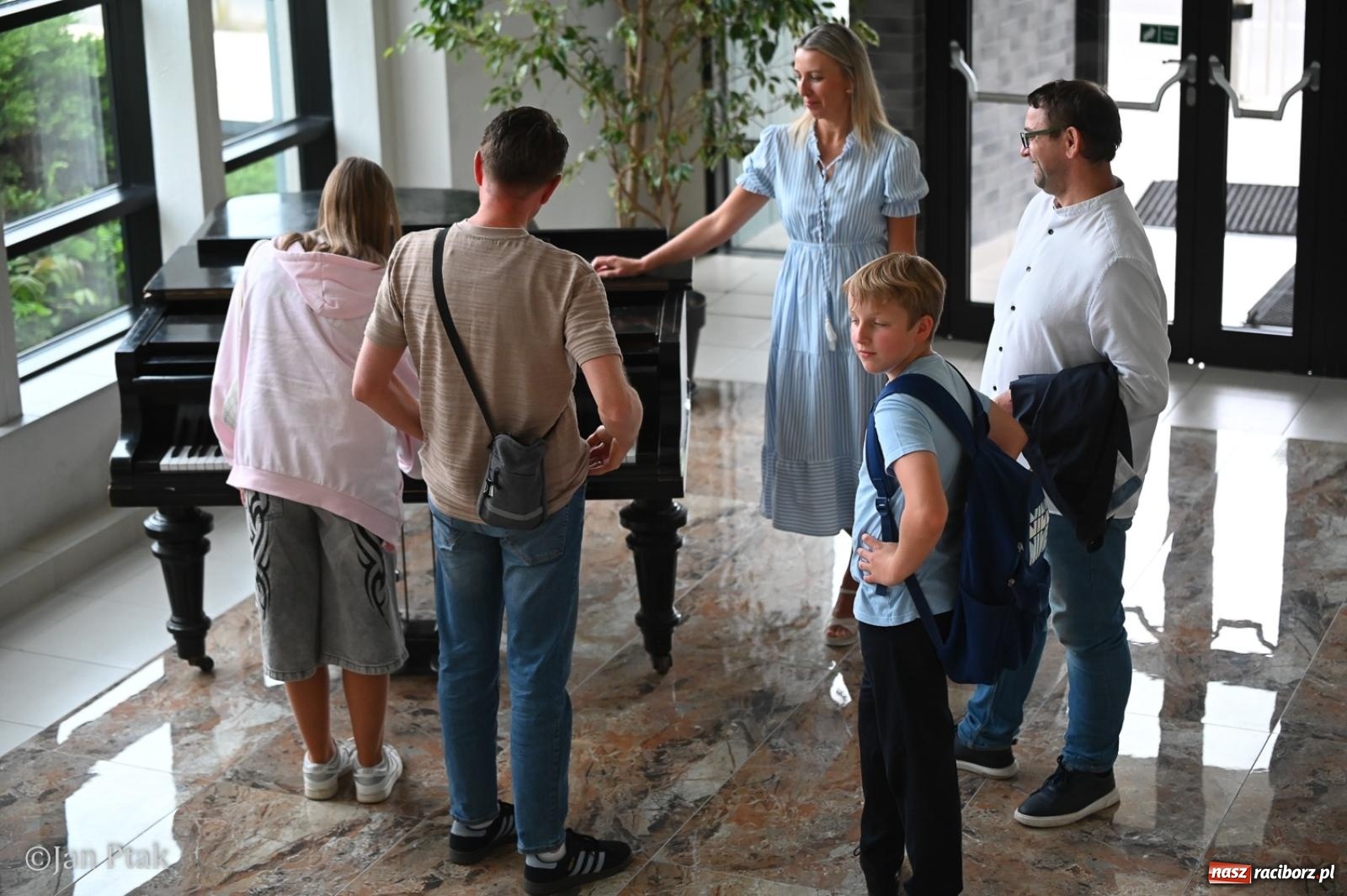 Zdjęcie w galerii na portalu naszraciborz.pl: Letnie muzyczne święto w Raciborzu: koncert letni i absolwentów wiadomości z regionu