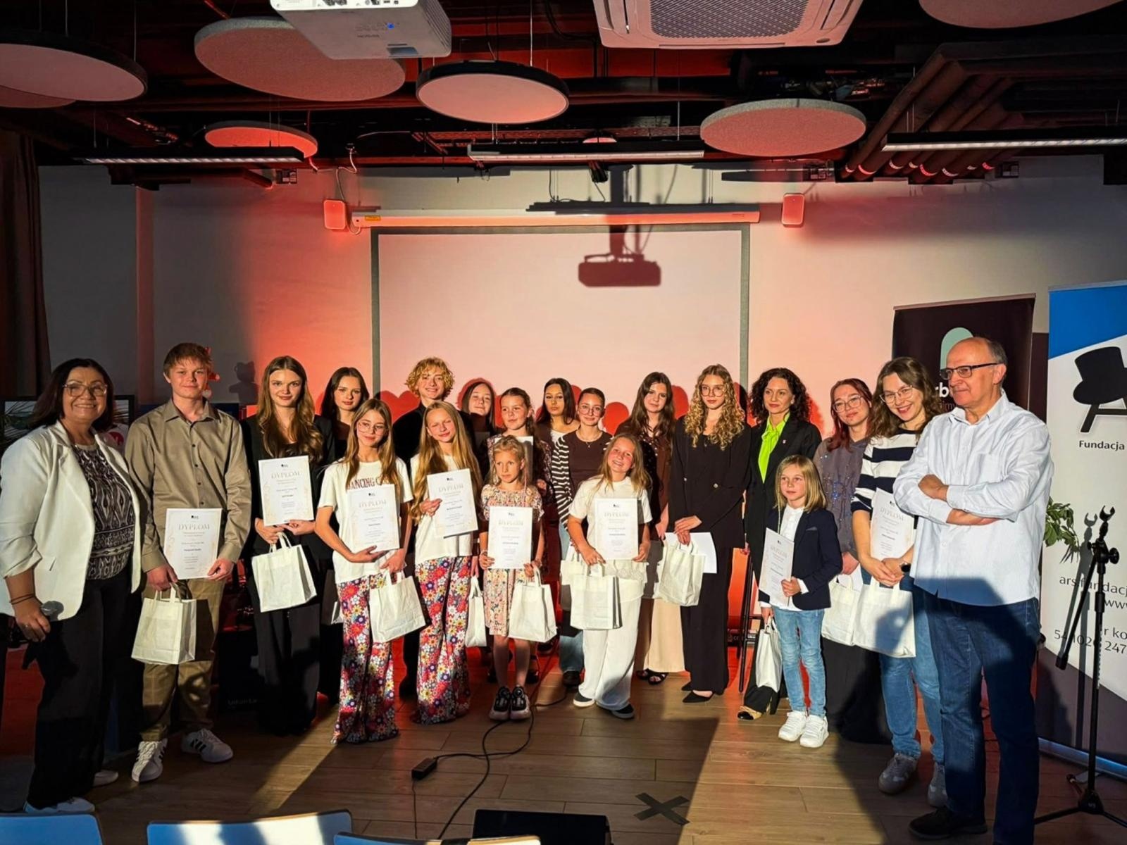 Zdjęcie w galerii na portalu naszraciborz.pl: Muzyczne święto Mamy i Taty w Urban Lab. Koncert Studia ARS wiadomości z regionu