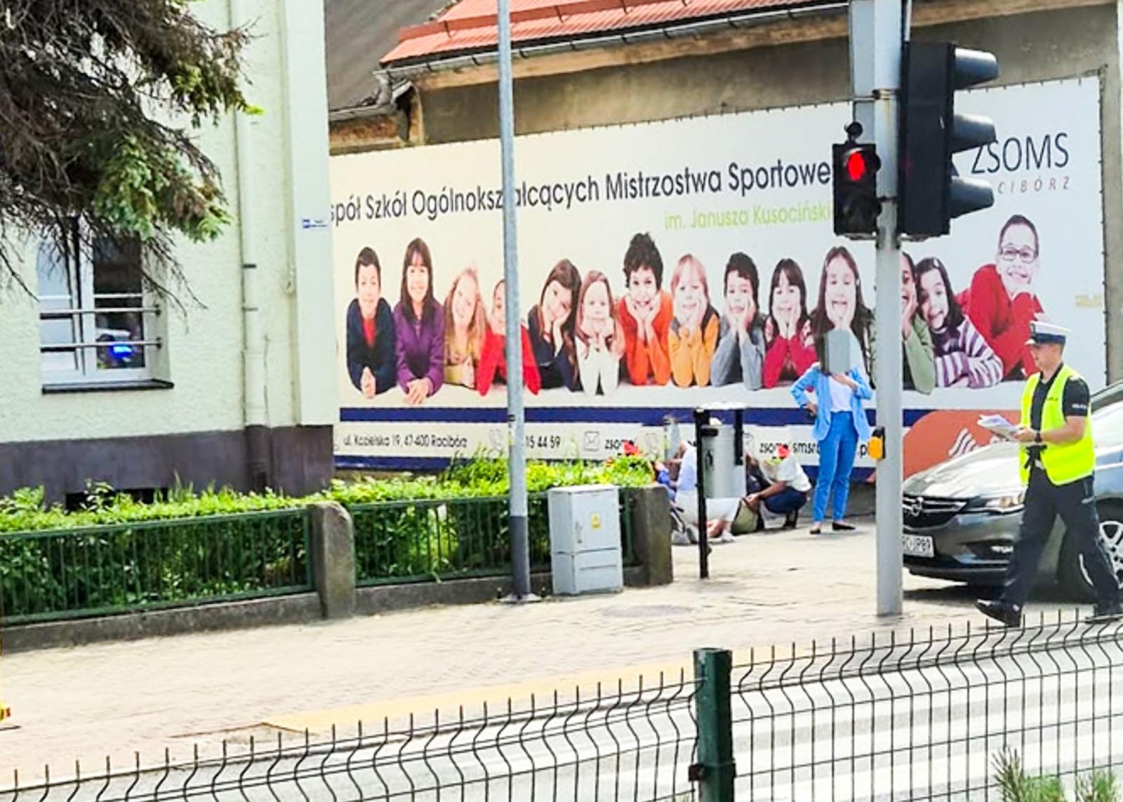 Zdjęcie w galerii na portalu naszraciborz.pl: Potrącenie dwóch 8-latków na ulicy Kozielskiej w Raciborzu. Policja wyjaśnia okoliczności zdarzenia [FOTO] wiadomości z regionu