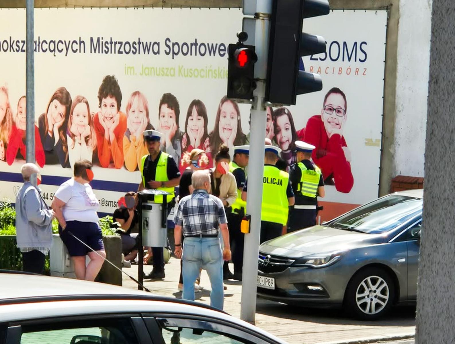 Zdjęcie w galerii na portalu naszraciborz.pl: Potrącenie dwóch 8-latków na ulicy Kozielskiej w Raciborzu. Policja wyjaśnia okoliczności zdarzenia [FOTO] wiadomości z regionu