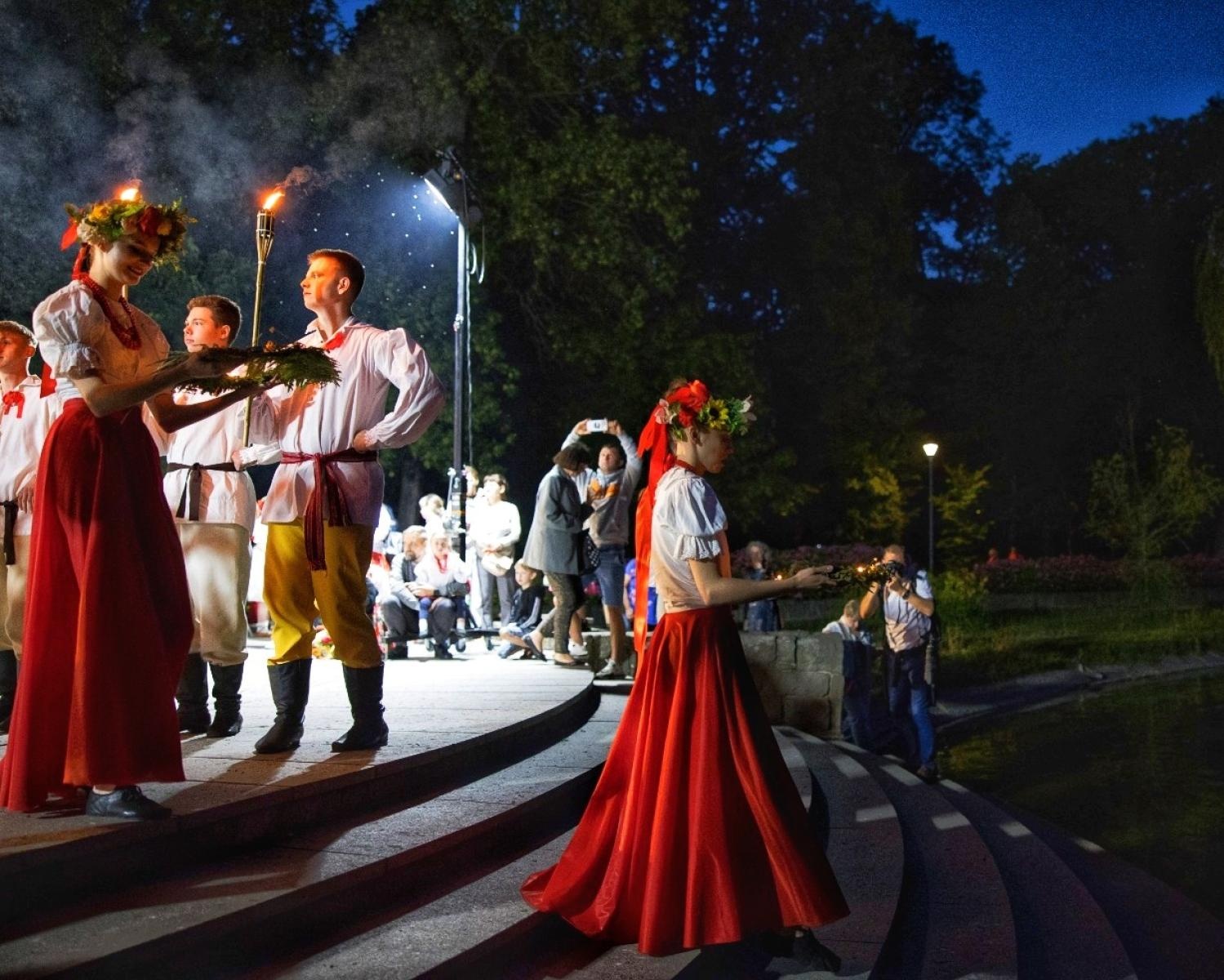 Zdjęcie w galerii na portalu naszraciborz.pl: Już jutro magiczna Noc Świętojańska w Parku Roth wiadomości z regionu