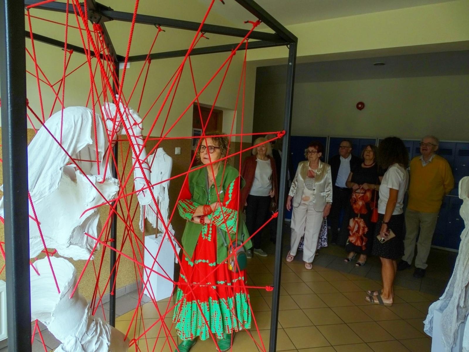 Zdjęcie w galerii na portalu naszraciborz.pl: Po sześciu dekadach znów w szkolnych murach. Absolwenci z rocznika 1966 odwiedzili Kasprowicza wiadomości z regionu