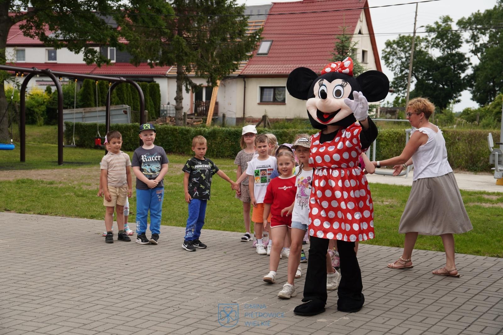 Zdjęcie w galerii na portalu naszraciborz.pl: W Amandowie oddano do użytku nowy plac zabaw wiadomości z regionu