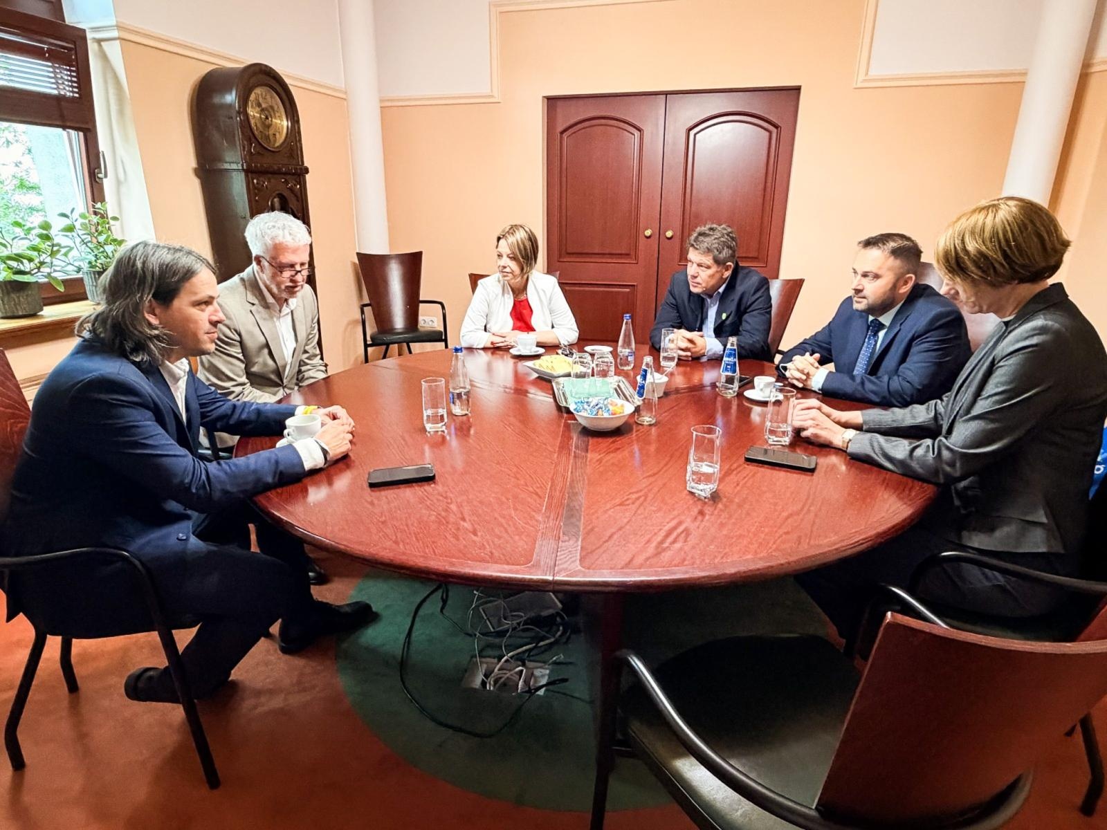 Zdjęcie w galerii na portalu naszraciborz.pl: Partnerzy z Budapesztu odwiedzili Racibórz. Młodzi piłkarze rywalizowali w V4 Cup wiadomości z regionu