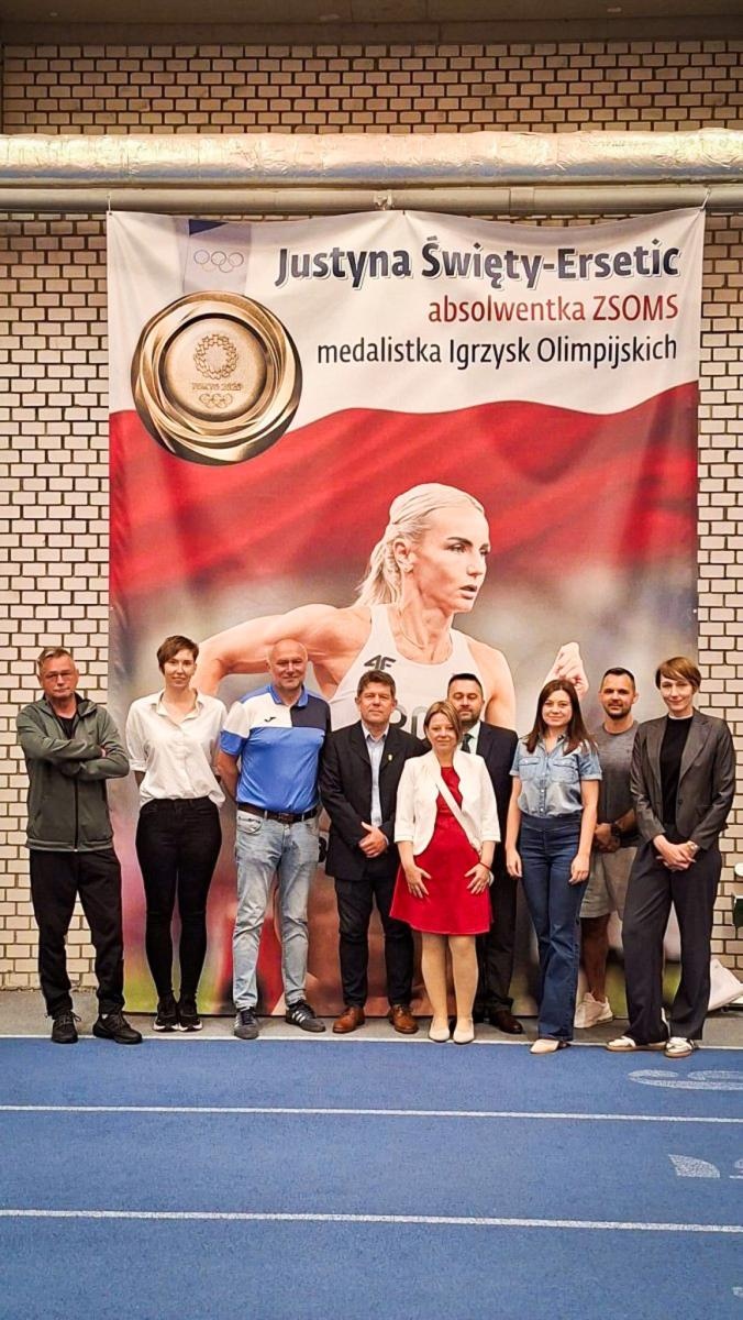 Zdjęcie w galerii na portalu naszraciborz.pl: Partnerzy z Budapesztu odwiedzili Racibórz. Młodzi piłkarze rywalizowali w V4 Cup wiadomości z regionu