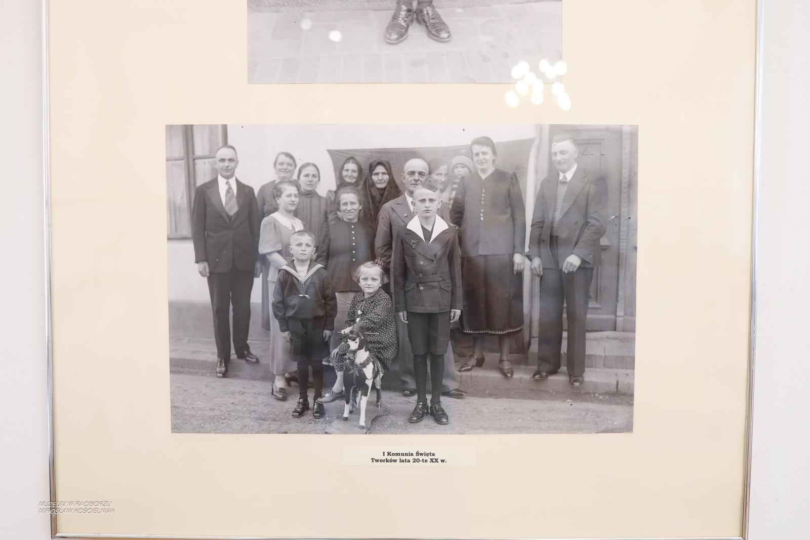 Zdjęcie w galerii na portalu naszraciborz.pl: Bajtle i ich graczki – wystawa o dawnych zabawkach w Muzeum w Raciborzu wiadomości z regionu