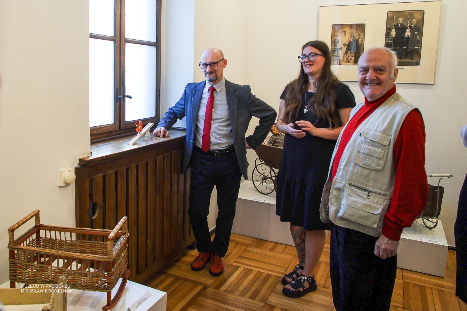 Zdjęcie w galerii na portalu naszraciborz.pl: Bajtle i ich graczki – wystawa o dawnych zabawkach w Muzeum w Raciborzu wiadomości z regionu