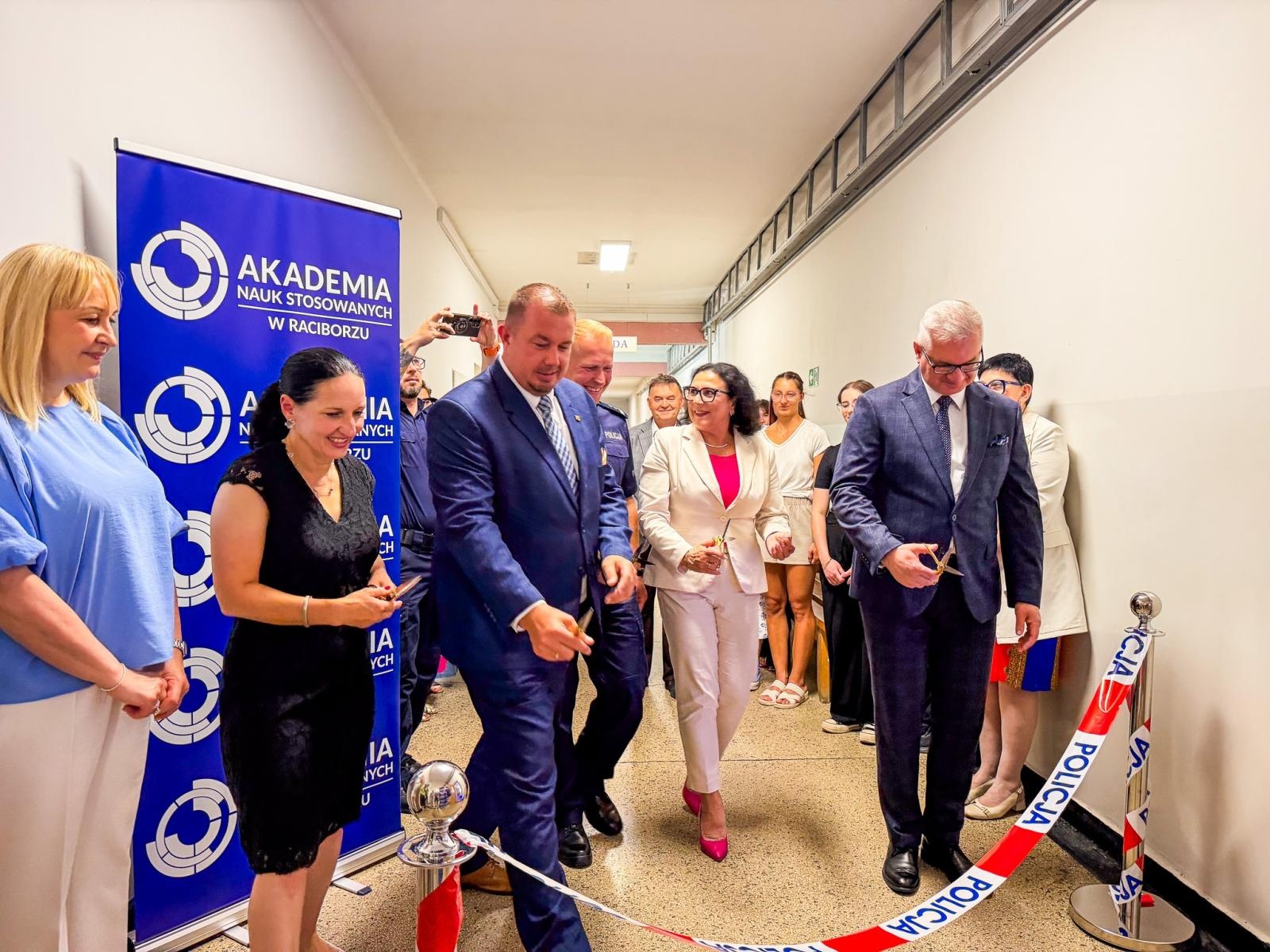 Zdjęcie w galerii na portalu naszraciborz.pl: Laboratorium śledcze w Raciborzu. Nowoczesna baza dydaktyczna ANS już otwarta wiadomości z regionu