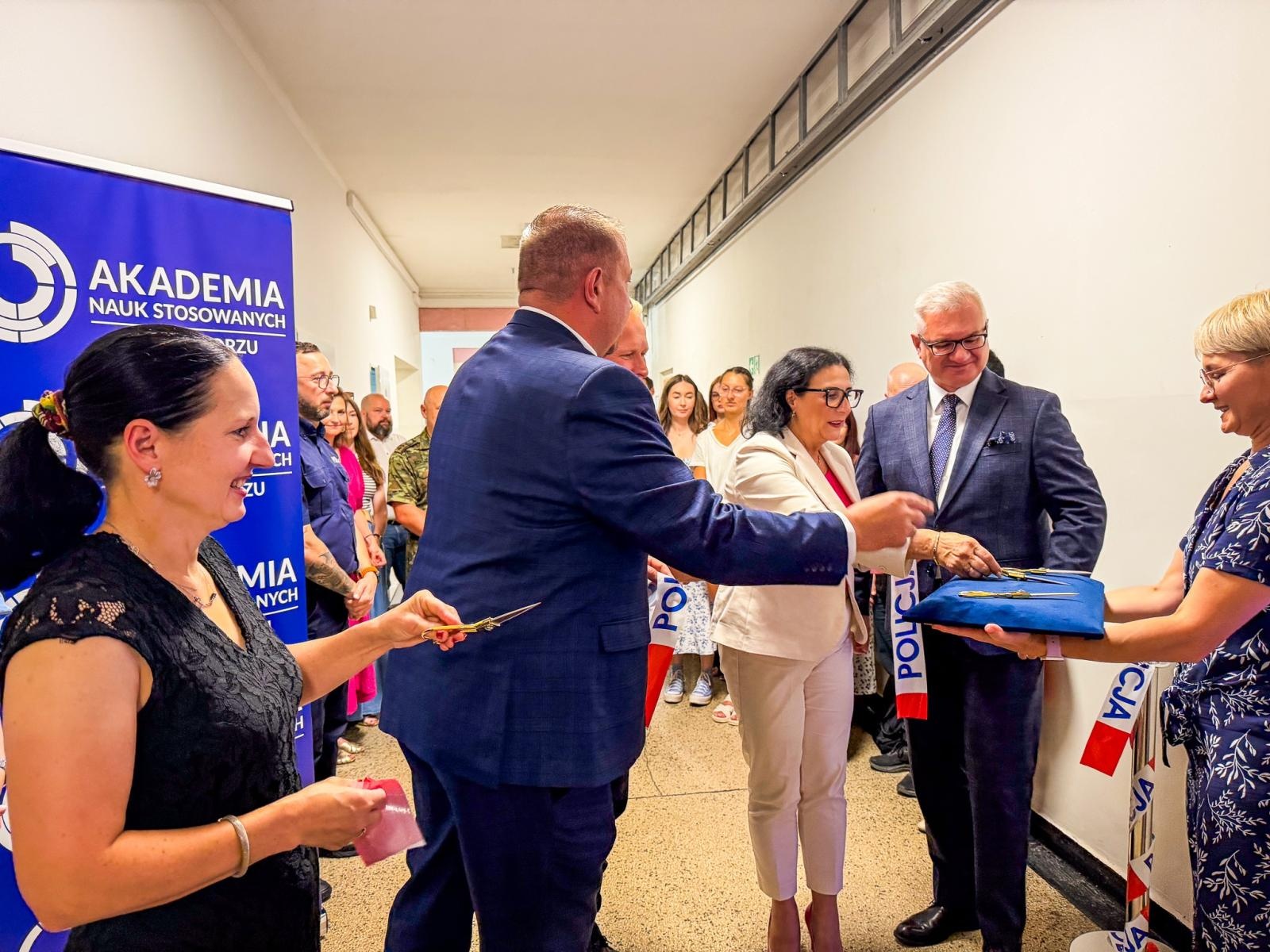 Zdjęcie w galerii na portalu naszraciborz.pl: Laboratorium śledcze w Raciborzu. Nowoczesna baza dydaktyczna ANS już otwarta wiadomości z regionu