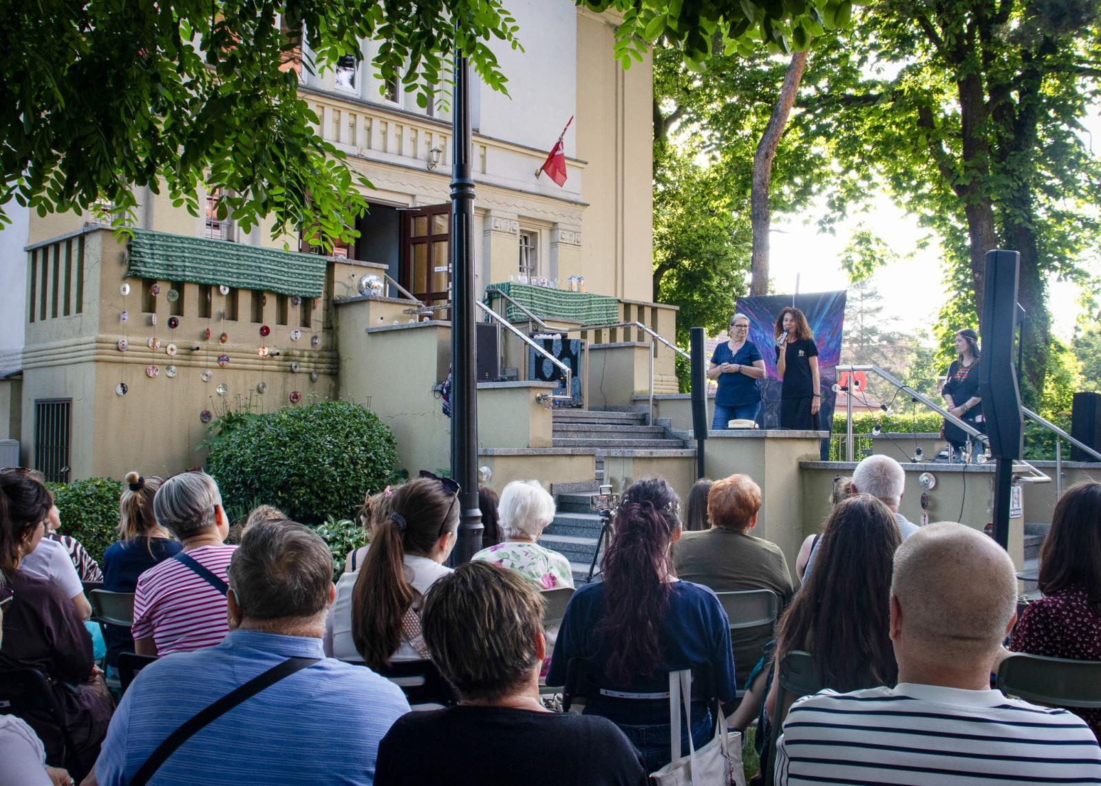 Zdjęcie w galerii na portalu naszraciborz.pl: Szekspir w rytmie disco: Niezwykła premiera uczniów Kasprowicza wiadomości z regionu