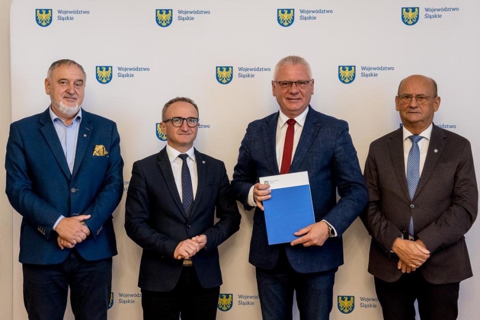 Zdjęcie w galerii na portalu naszraciborz.pl: Ponad 3 mln zł na drogi dojazdowe na terenach wiejskich w powiecie raciborskim wiadomości z regionu